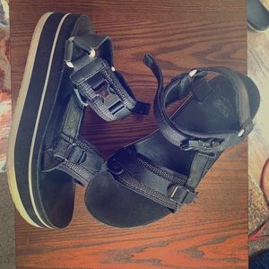 Teva Universal Platform Size 8